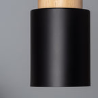 Lámpara colgante cilíndrica de madera y hierro negro