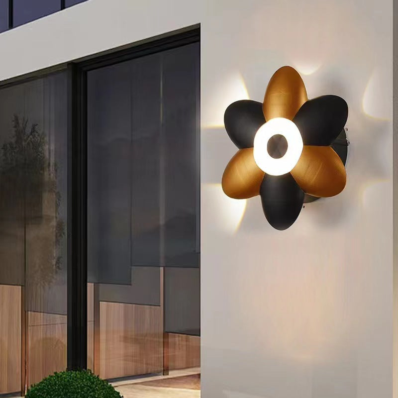 Lámpara de jardín LED en forma de flor con diseño elegante