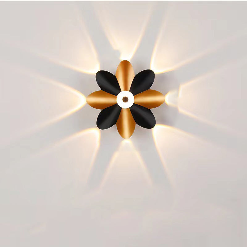Lámpara de jardín LED en forma de flor con diseño elegante
