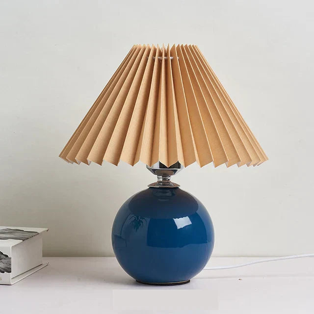 Lámpara de mesa clásica con pantalla plegable para luz cálida