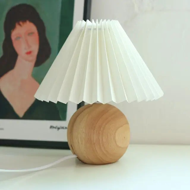 Lámpara de mesa clásica con pantalla plegable para luz cálida