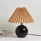 Lámpara de mesa clásica con pantalla plegable para luz cálida
