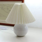 Lámpara de mesa clásica con pantalla plegable para luz cálida