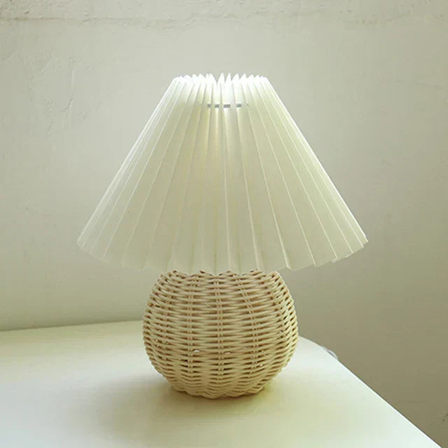 Lámpara de mesa clásica con pantalla plegable para luz cálida