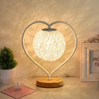 Lámpara de mesa con forma de corazón