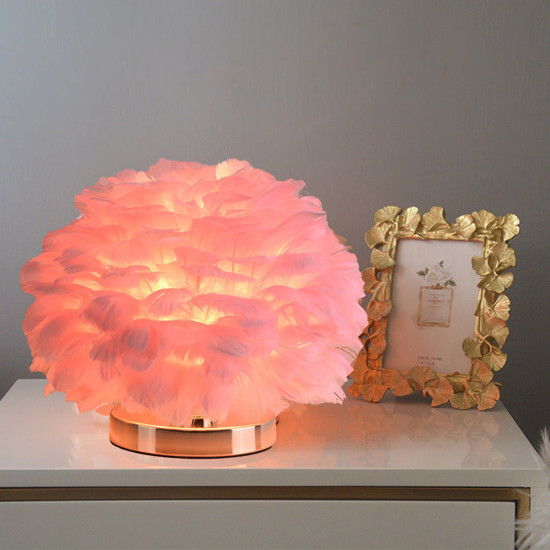Lámpara de mesa de plumas de lujo para dormitorio o mesita de noche