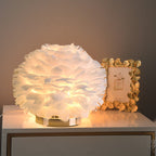 Lámpara de mesa de plumas de lujo para dormitorio o mesita de noche