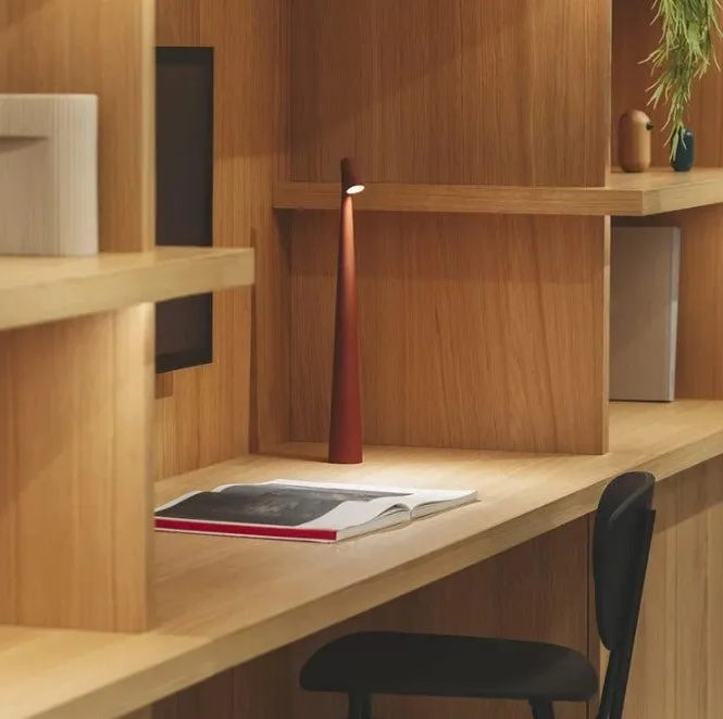 Lámpara de mesa inalámbrica LED de diseño nórdico minimalista