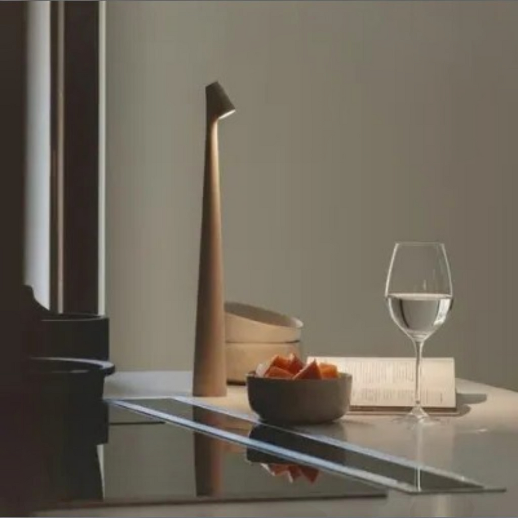 Lámpara de mesa inalámbrica LED de diseño nórdico minimalista