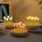 Lámpara de noche LED con tulipanes artificiales hechos a mano