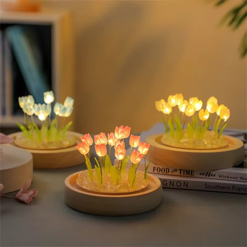 Lámpara de noche LED con tulipanes artificiales hechos a mano