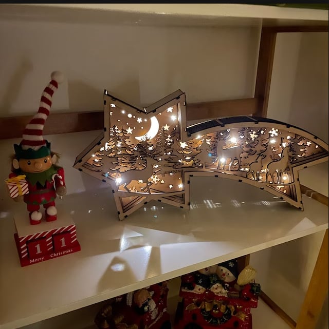 Lámpara de sobremesa LED navideña de madera con forma de estrella y belén