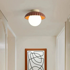 Lámpara de techo con pantalla de cristal opalino para iluminación cálida en el pasillo