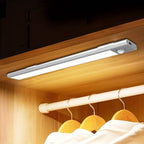 Lámpara LED inalámbrica Lumilux con sensor y tres tonos de luz