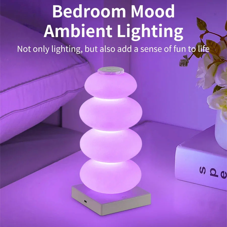 Lámpara LED de mesa AuraGlow con 16 colores RGB y luz cálida
