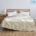 Manta elegante con sutil estampado de hojas
