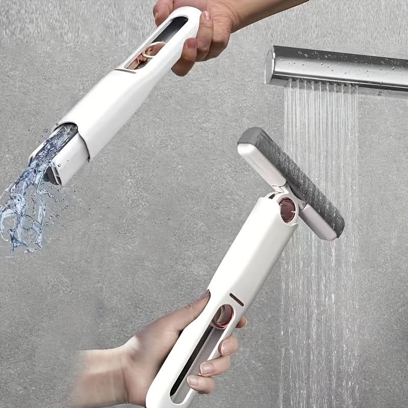 Mini fregona con sistema de escurrido integrado