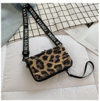 Minibolso tipo maleta elegante para uso diario