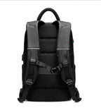 Mochila de viaje para portátil de 15,6 pulgadas con puerto USB y repelente al agua