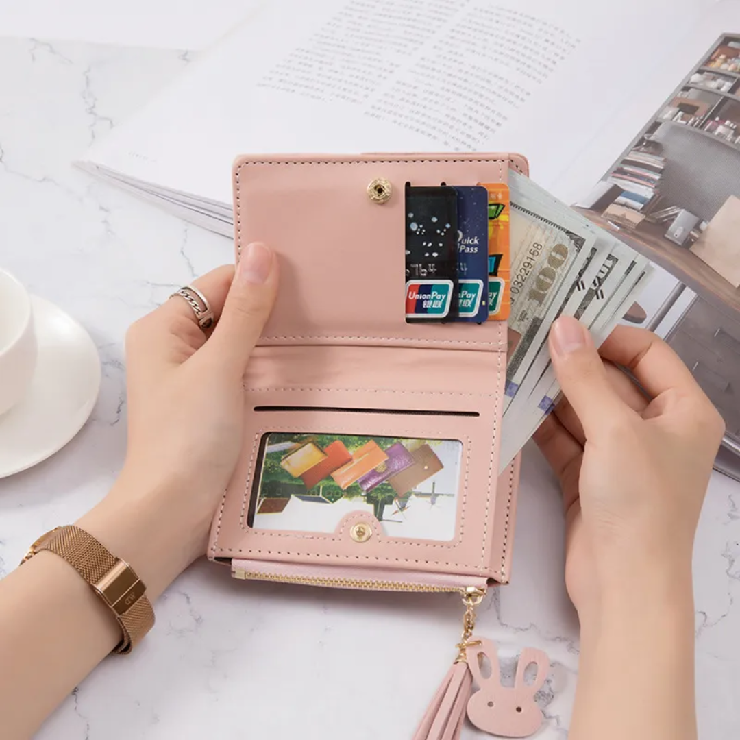 Monedero mini con borla decorativa