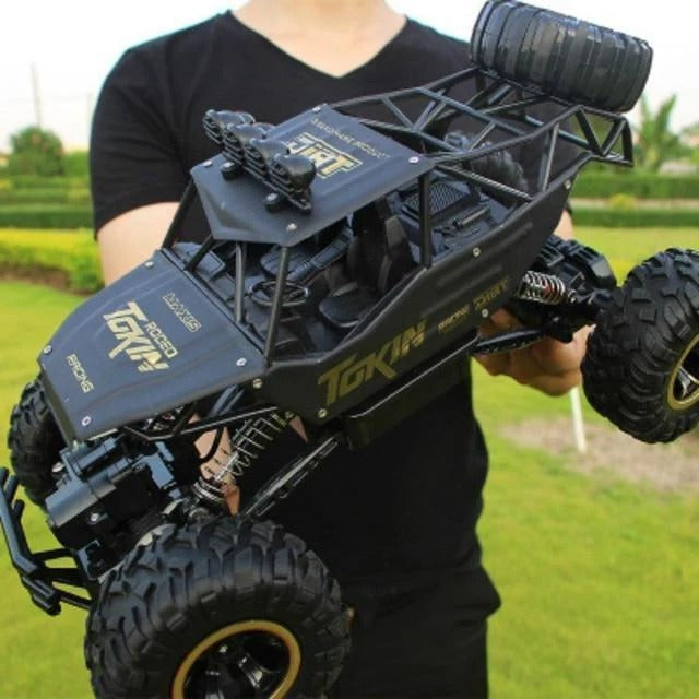 Monster Truck teledirigido 4x4 con suspensión amortiguadora y ruedas antideslizantes