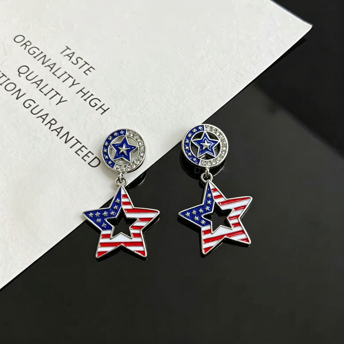 Pendientes colgantes de estrella con bandera esmaltada para mujer