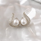 Pendientes elegantes con perla de imitación y estrás