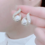 Pendientes elegantes con perla de imitación y estrás