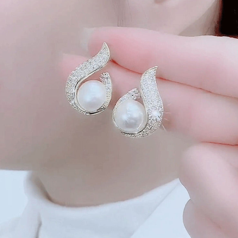 Pendientes elegantes con perla de imitación y estrás