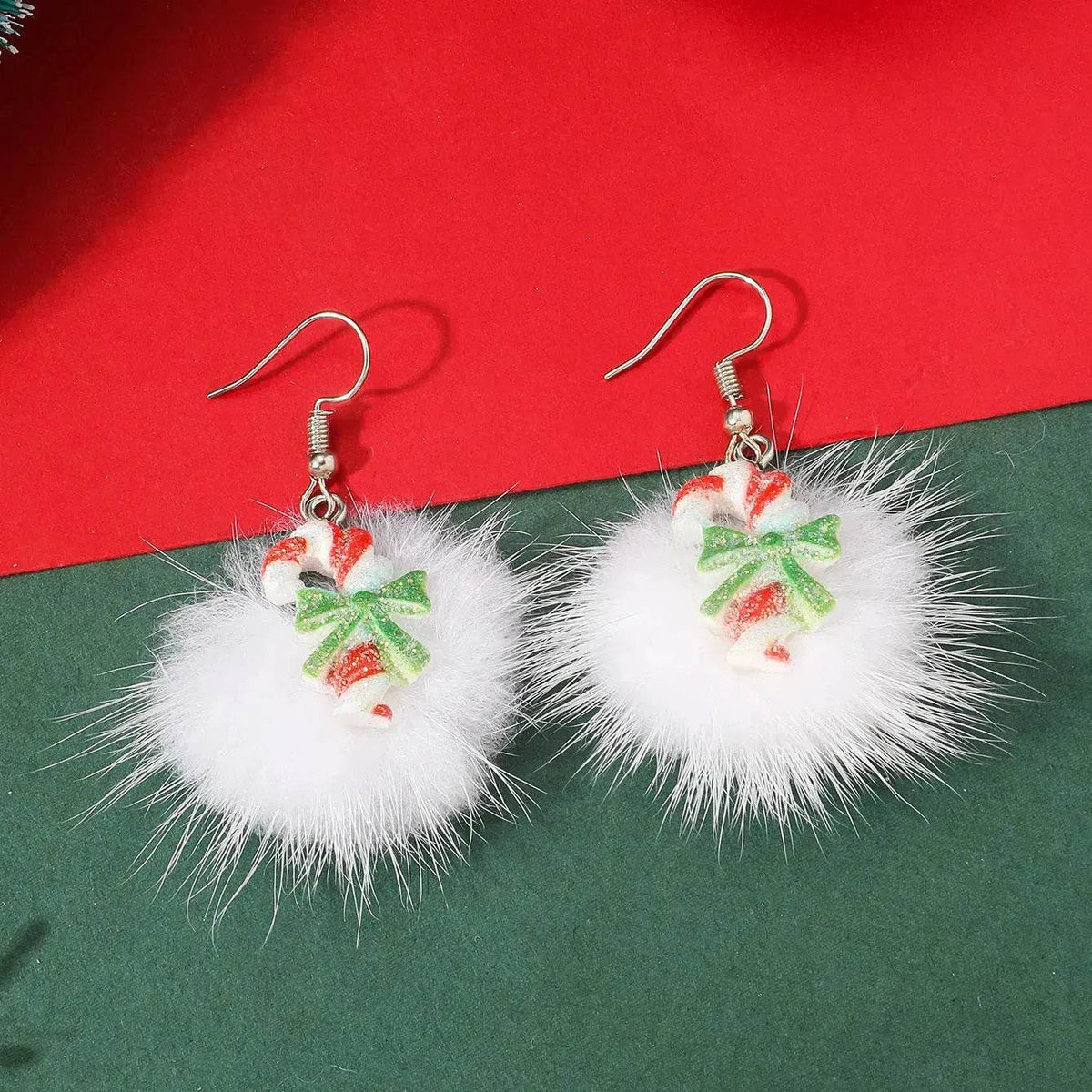Pendientes navideños con pompón de pelo y motivos de copo de nieve, reno y Papá Noel