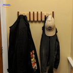 Perchero de pared de madera artesanal con diseño de piano