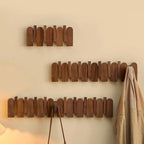 Perchero de pared de madera con diseño de piano