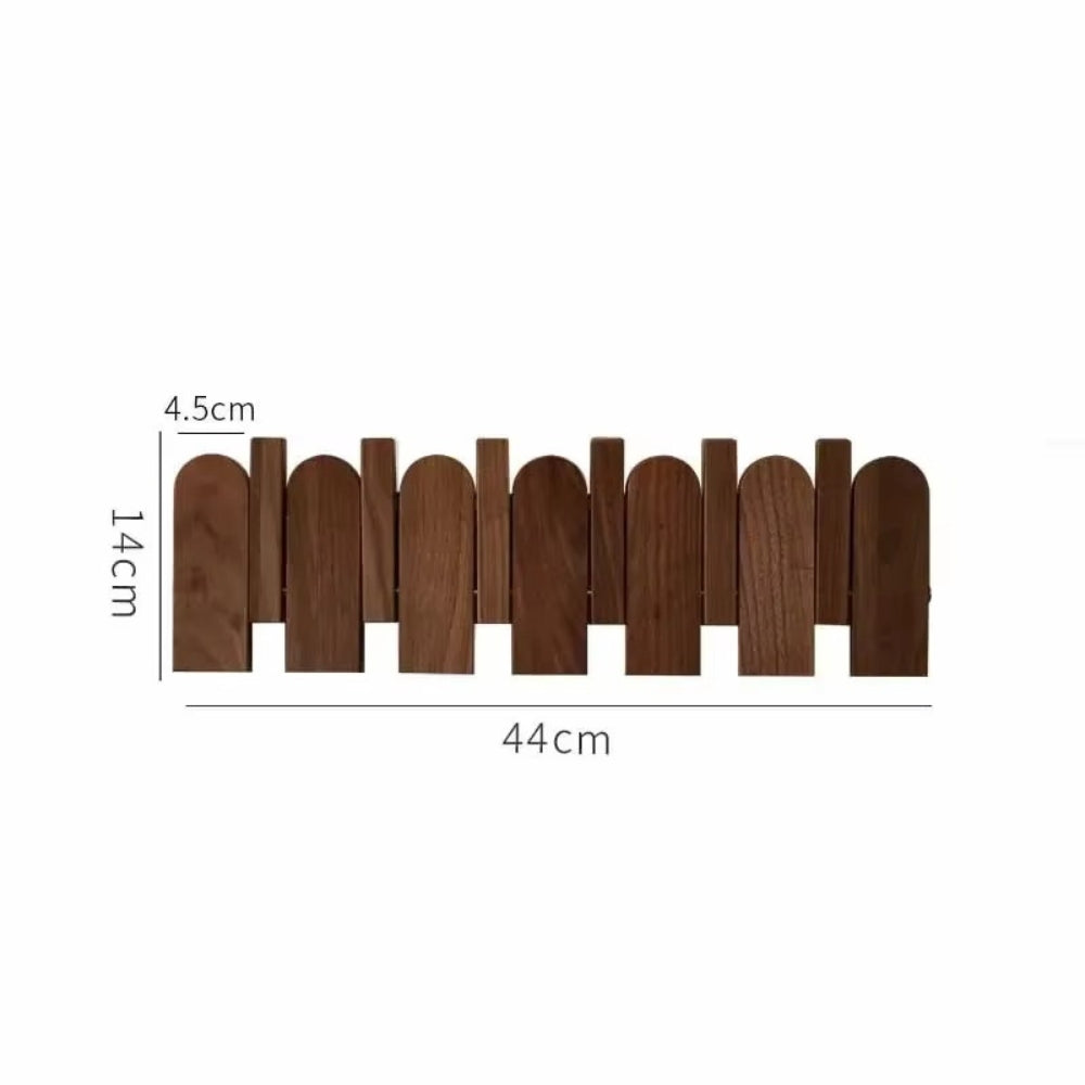 Perchero de pared de madera con diseño de piano