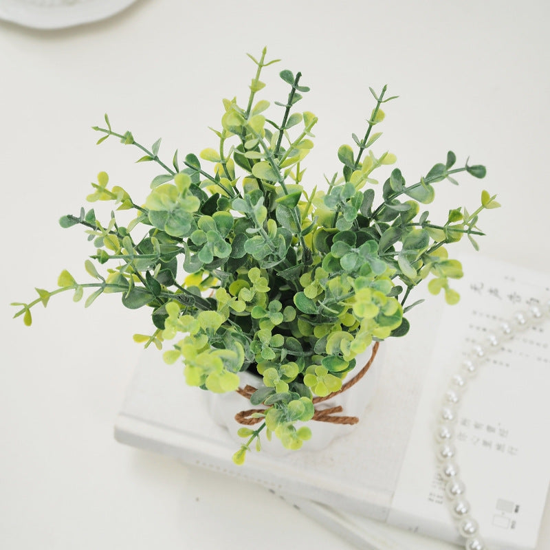 Planta artificial decorativa con maceta