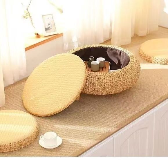 Puf de ratán natural cómodo y versátil