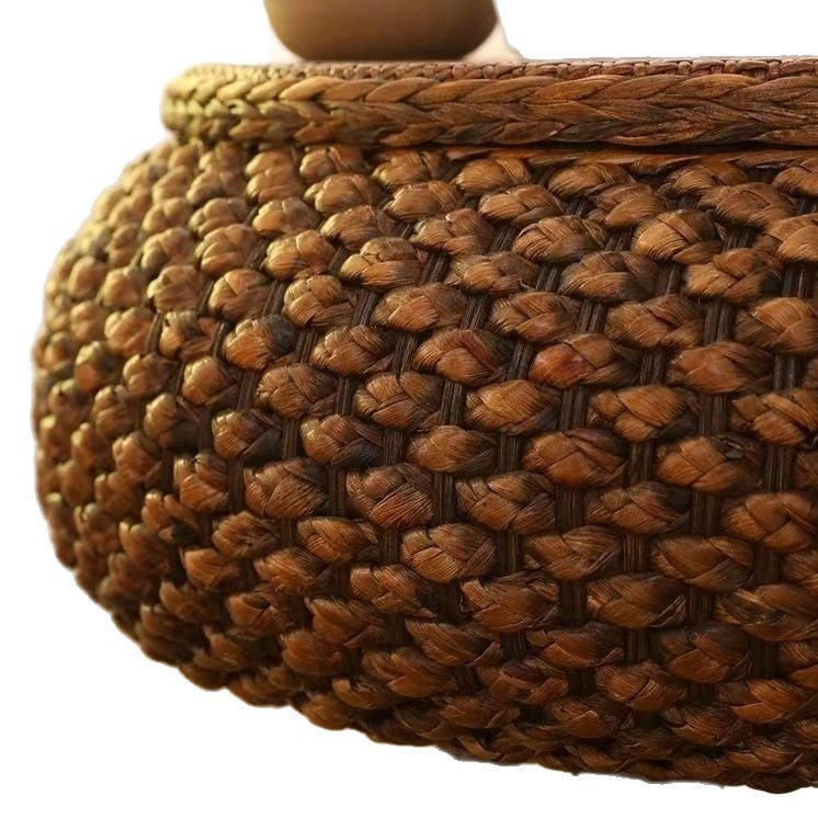 Puf de ratán natural cómodo y versátil