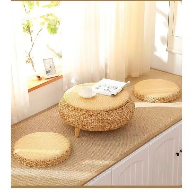 Puf de ratán natural cómodo y versátil