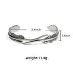 Pulsera ajustable con plumas de plata y diseño elegante