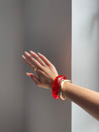 Pulsera rígida en rojo fresa – Un toque vibrante para tu estilo