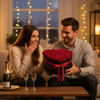 Ramo de rosas artificiales en caja con forma de corazón