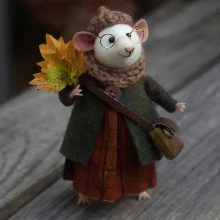 Ratón de fieltro hecho a mano | Decoración navideña y regalo original | Lana natural y tela sostenible