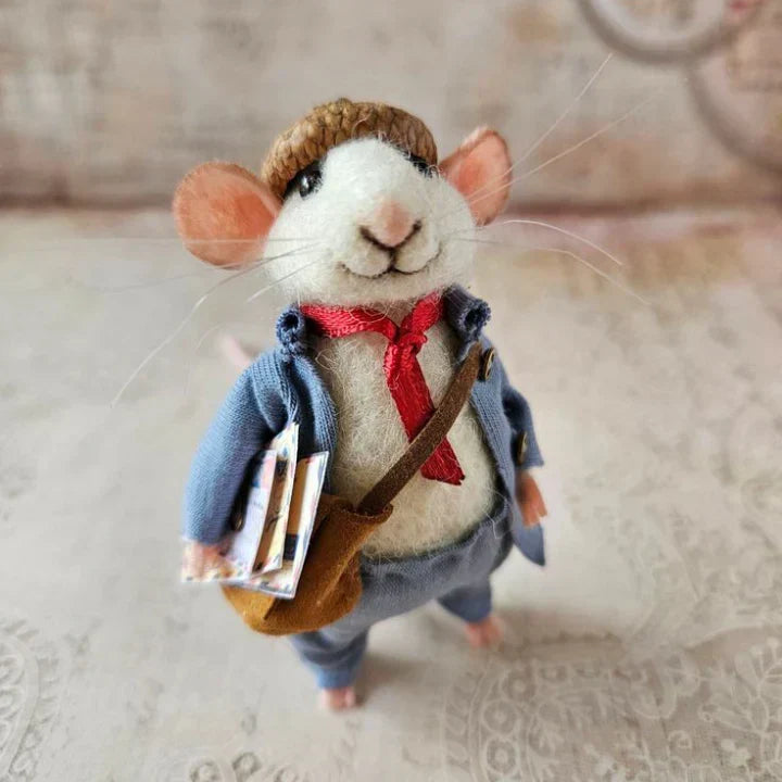 Ratón de fieltro hecho a mano | Decoración navideña y regalo original | Lana natural y tela sostenible