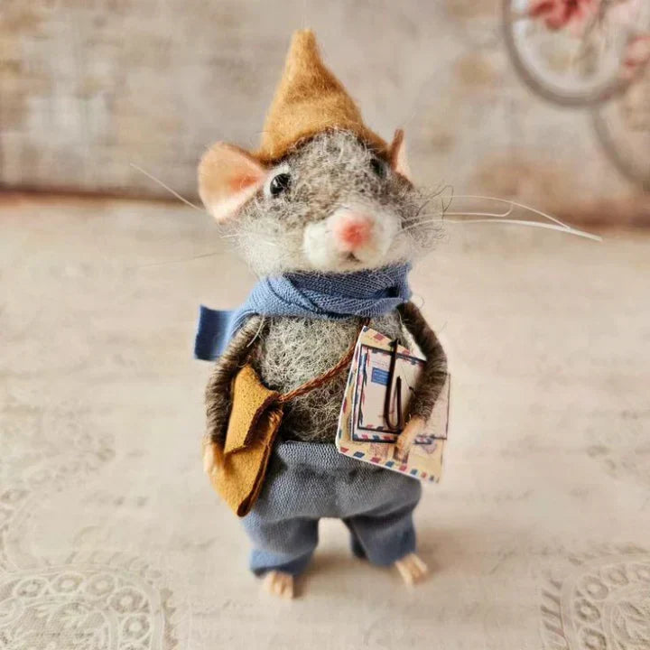 Ratón de fieltro hecho a mano | Decoración navideña y regalo original | Lana natural y tela sostenible