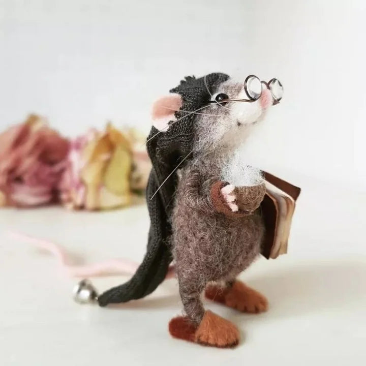 Ratón de fieltro hecho a mano | Decoración navideña y regalo original | Lana natural y tela sostenible