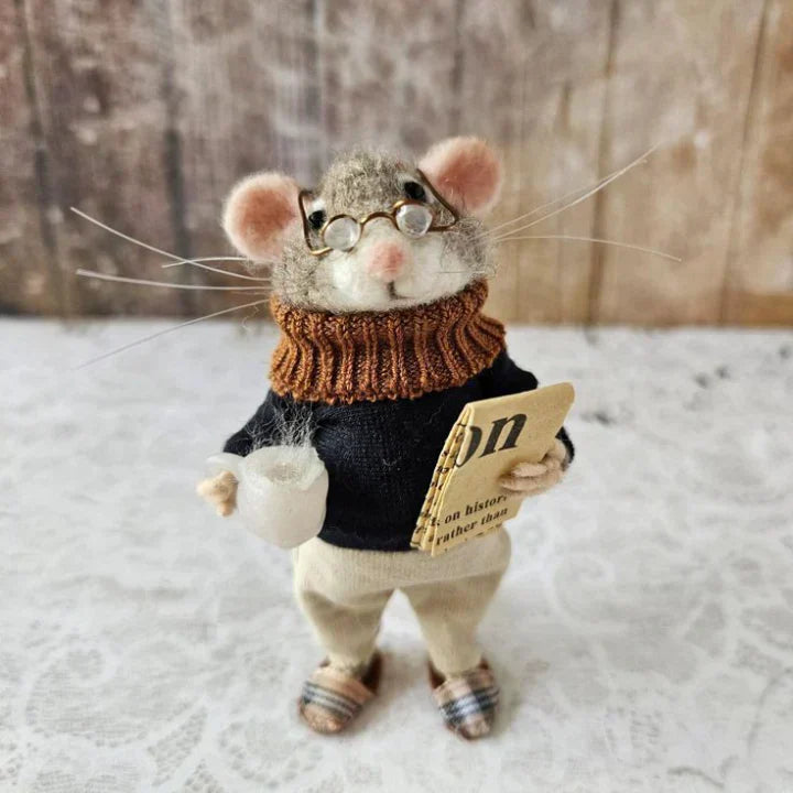 Ratón de fieltro hecho a mano | Decoración navideña y regalo original | Lana natural y tela sostenible
