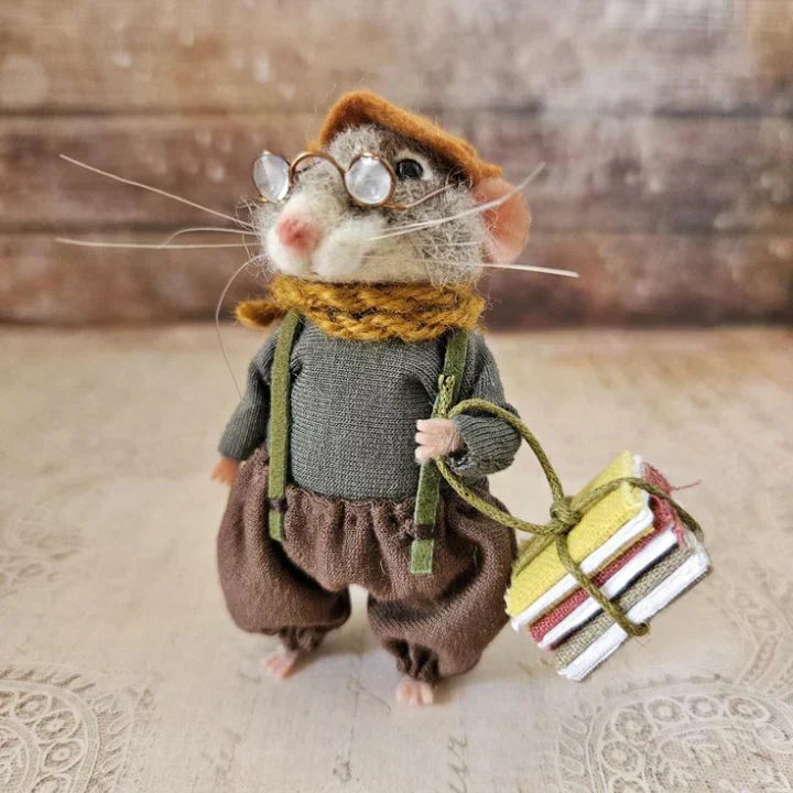Ratón de fieltro hecho a mano | Decoración navideña y regalo original | Lana natural y tela sostenible