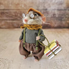 Ratón de fieltro hecho a mano | Decoración navideña y regalo original | Lana natural y tela sostenible