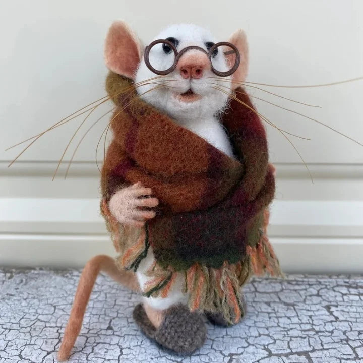 Ratón de fieltro hecho a mano | Decoración navideña y regalo original | Lana natural y tela sostenible
