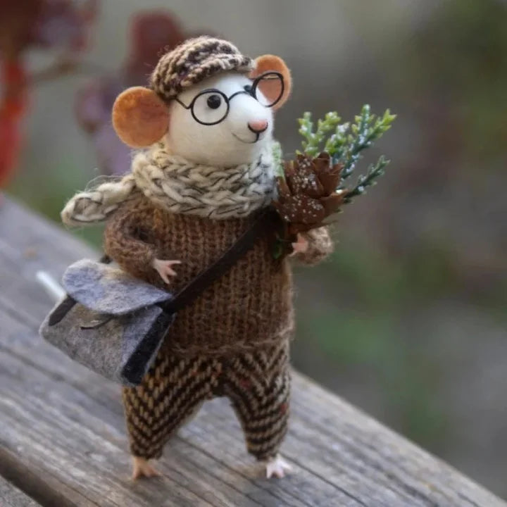 Ratón de fieltro hecho a mano | Decoración navideña y regalo original | Lana natural y tela sostenible
