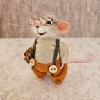 Ratón de fieltro hecho a mano | Decoración navideña y regalo original | Lana natural y tela sostenible